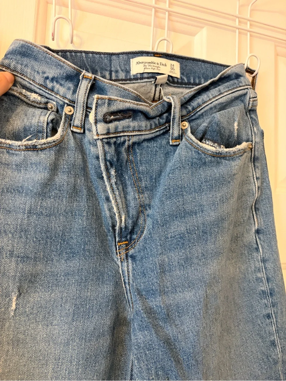 Abercrombie & Fitch Women's Straight Leg Jeans in Medium Blue Denim